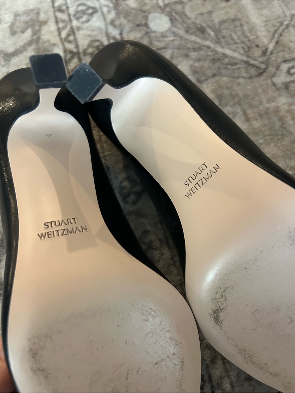 Beautiful Stuart Weitzman Black and Tan Pointed Toe Leather Heels - Retail 450$ - Picture 8 of 11